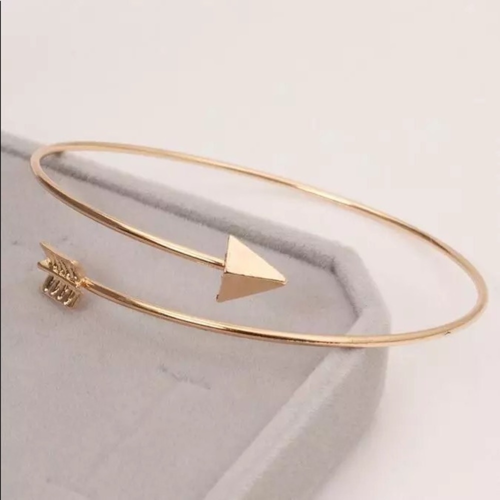 🎉 New Gold Plated Arrow Bangle Bracelet